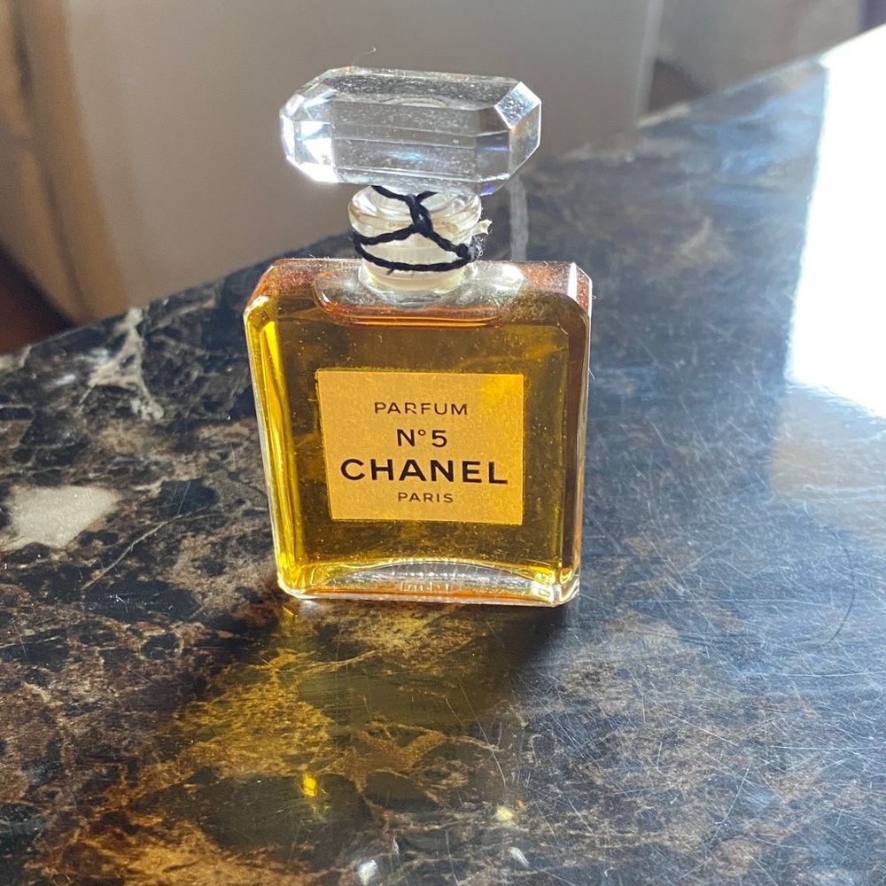 CHANEL No. 5 Parfum in Clear and Gold
